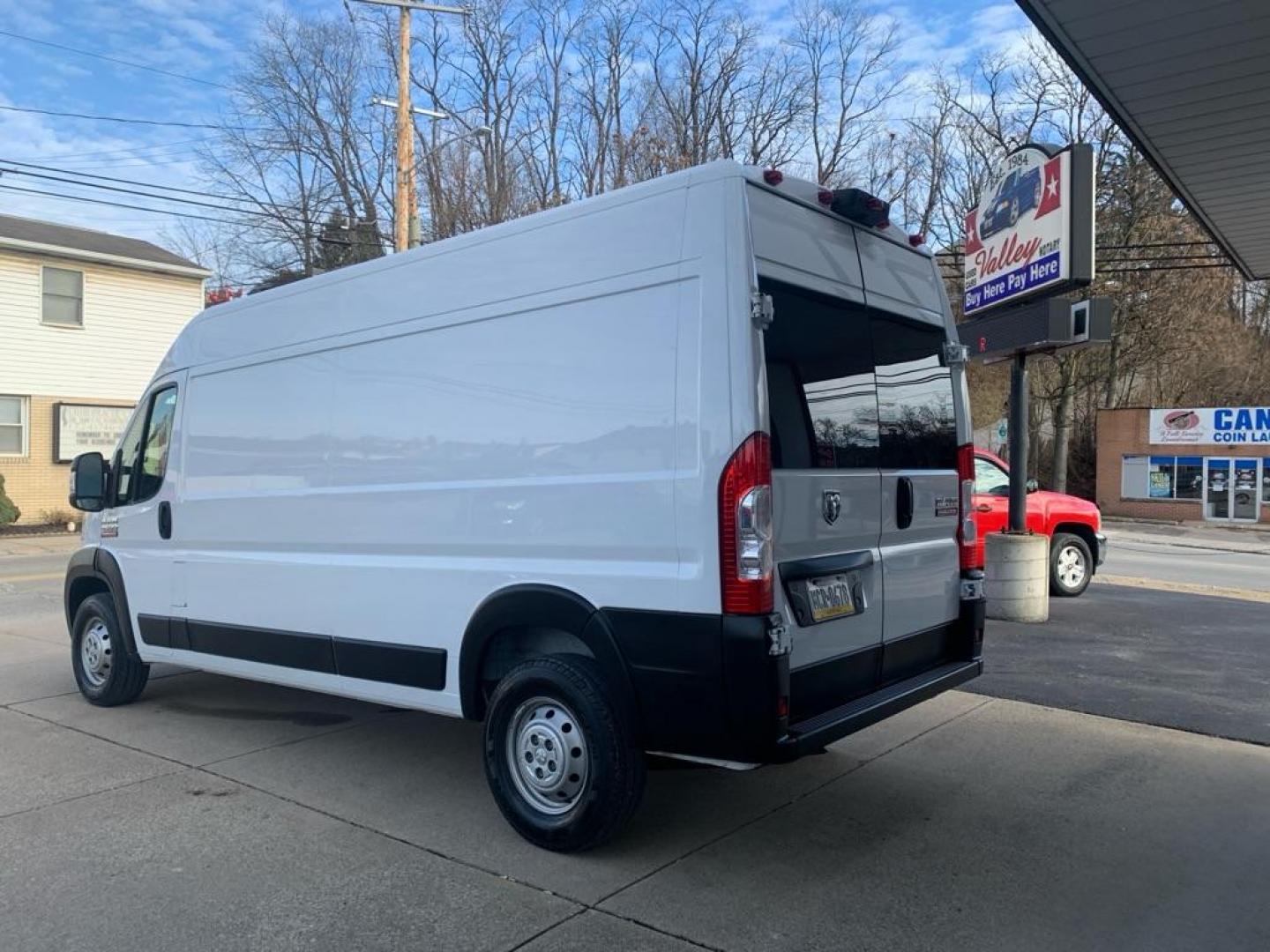 2022 WHITE RAM PROMASTER 2500 2500 HIGH (3C6LRVDG0NE) with an 3.6L engine, Automatic transmission, located at 503 First Street, Canonsburg, PA, 15317, (724) 745-0566, 40.266006, -80.178413 - THIS VEHICLE IS UNDER CONSIGNMENT NEW TIRES IN JULY 2024! BRAKES REPLACED IN DECEMBER 2024! OIL CHANGED DECEMBER 2024! FULL SIZE SPARE! METICULOUSLY MAINTAINED! NEW PA STATE AND EMISSION STICKERS! CARFAX IS AVAILABLE! - Photo#1