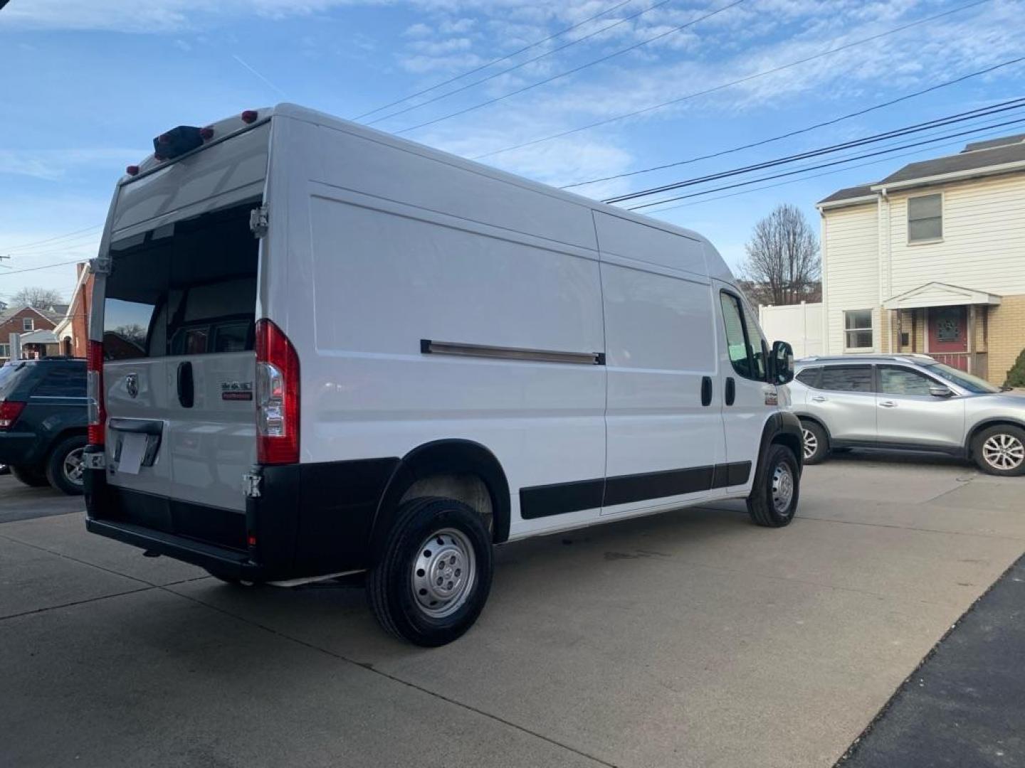 2022 WHITE RAM PROMASTER 2500 2500 HIGH (3C6LRVDG0NE) with an 3.6L engine, Automatic transmission, located at 503 First Street, Canonsburg, PA, 15317, (724) 745-0566, 40.266006, -80.178413 - THIS VEHICLE IS UNDER CONSIGNMENT NEW TIRES IN JULY 2024! BRAKES REPLACED IN DECEMBER 2024! OIL CHANGED DECEMBER 2024! FULL SIZE SPARE! METICULOUSLY MAINTAINED! NEW PA STATE AND EMISSION STICKERS! CARFAX IS AVAILABLE! - Photo#3