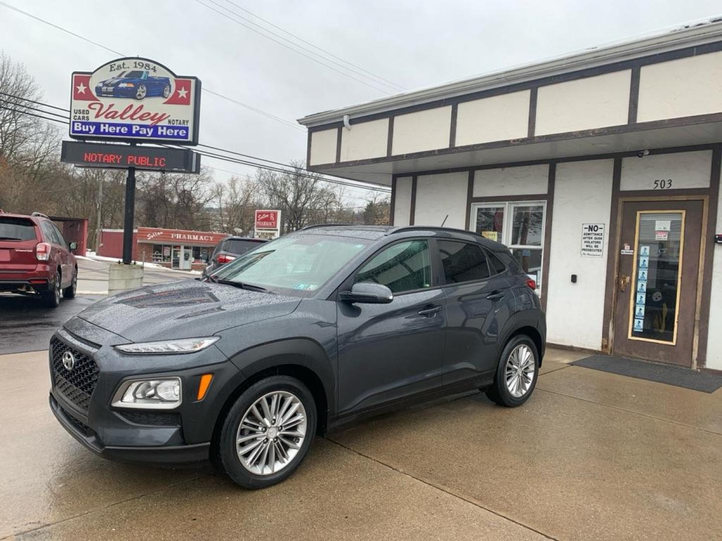 2018 GRAY HYUNDAI KONA SEL (KM8K22AA0JU) with an 2.0L engine, Automatic transmission, located at 503 First Street, Canonsburg, PA, 15317, (724) 745-0566, 40.266006, -80.178413 - Photo#0