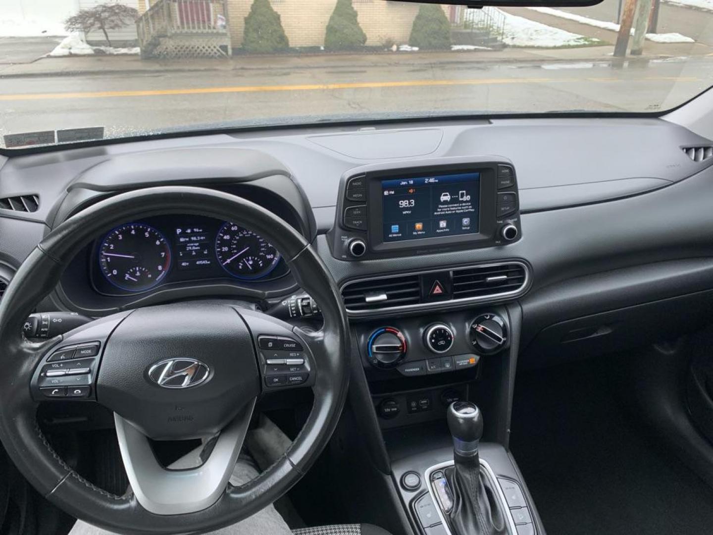 2018 GRAY HYUNDAI KONA SEL (KM8K22AA0JU) with an 2.0L engine, Automatic transmission, located at 503 First Street, Canonsburg, PA, 15317, (724) 745-0566, 40.266006, -80.178413 - Photo#17