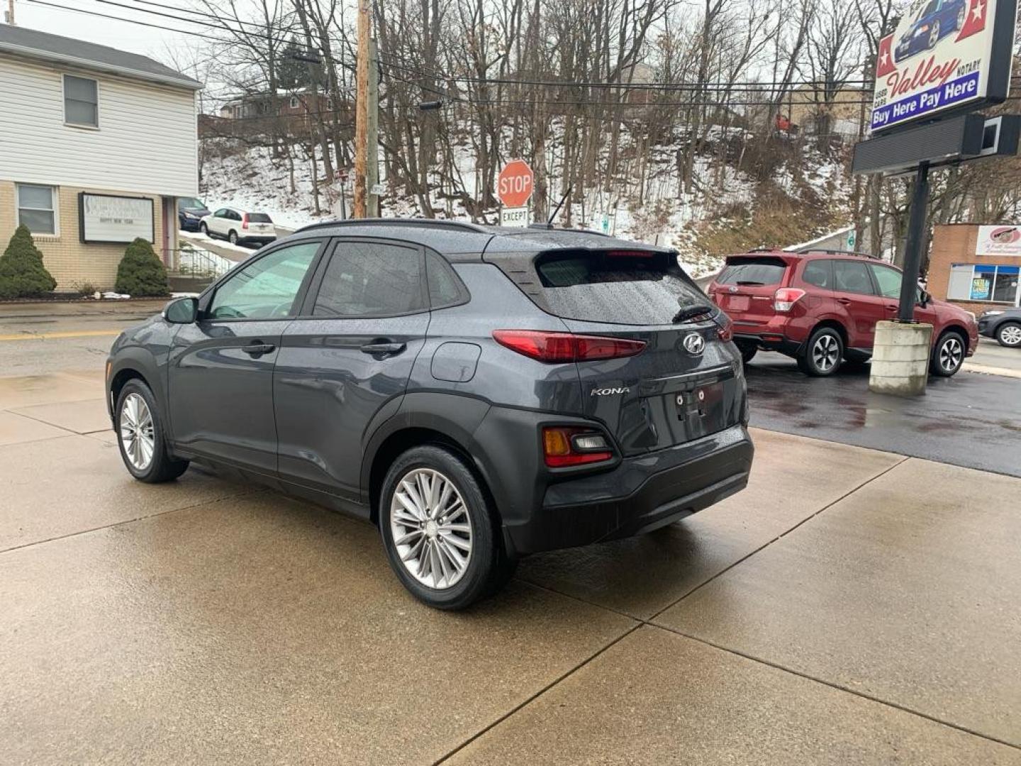 2018 GRAY HYUNDAI KONA SEL (KM8K22AA0JU) with an 2.0L engine, Automatic transmission, located at 503 First Street, Canonsburg, PA, 15317, (724) 745-0566, 40.266006, -80.178413 - Photo#1