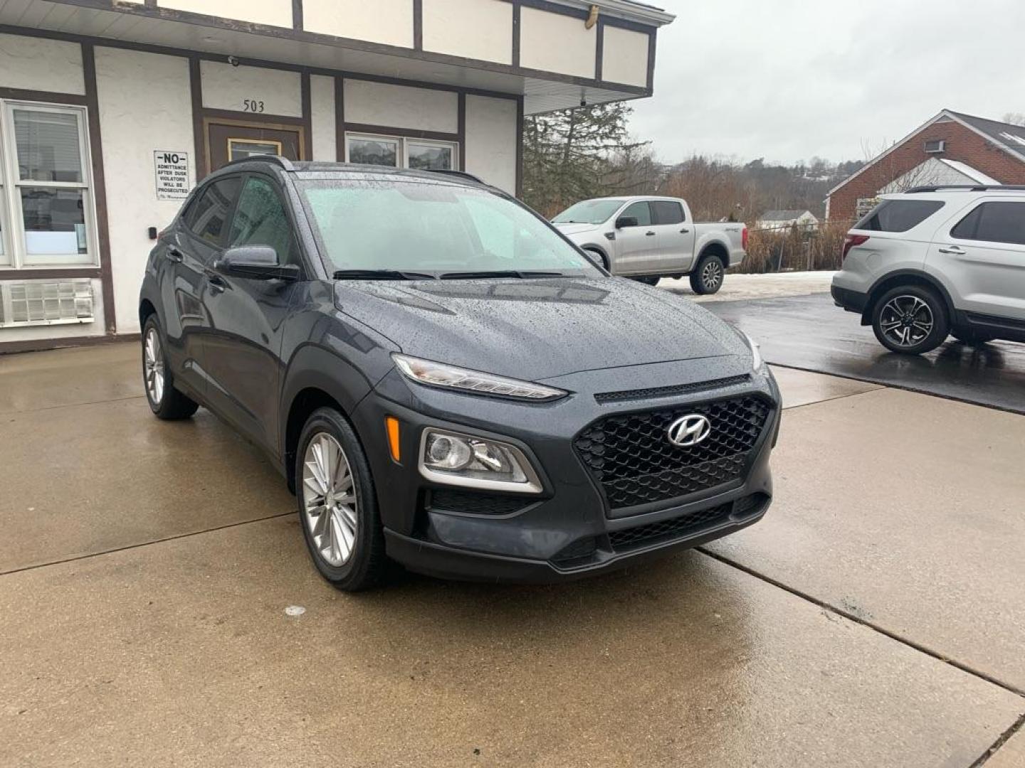 2018 GRAY HYUNDAI KONA SEL (KM8K22AA0JU) with an 2.0L engine, Automatic transmission, located at 503 First Street, Canonsburg, PA, 15317, (724) 745-0566, 40.266006, -80.178413 - Photo#3